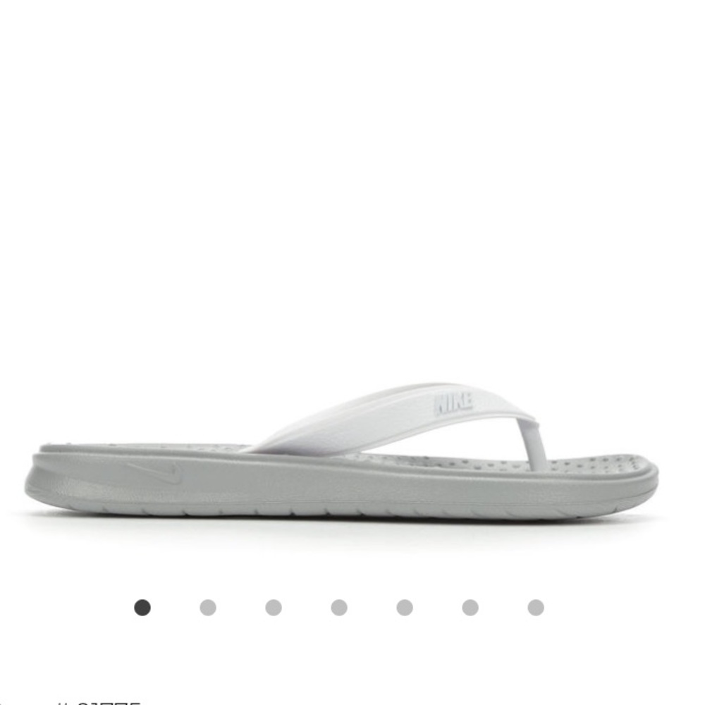 NWOT Nike flipflops